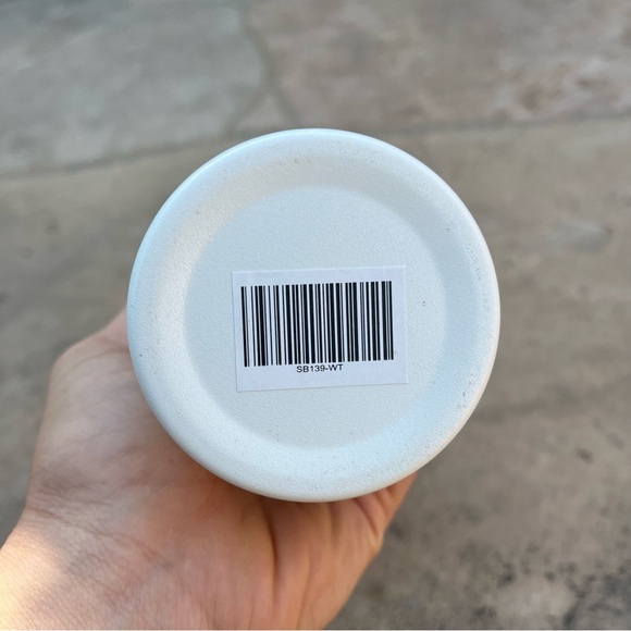 Clinique 22oz Double Wall Quencher Bottle with Screw On Lid - Picture 6 of 6